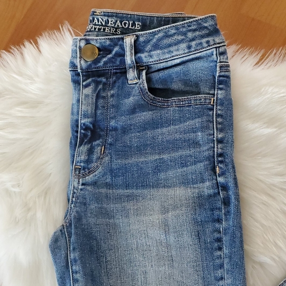 American Eagle Outfitters High Rise Blue Jeans - Picture 2 of 8